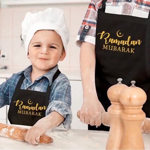 Beautiful kids Apron! Get the kids in the kitchen🥰 - Picture 2 of 2